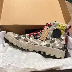 Palladium Men’s Camo Boots - Gray and Red
